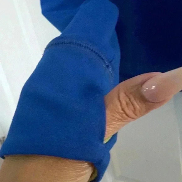 Hollister California  hoodie with thumb cutout large - Picture 3 of 5